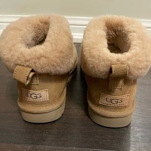 Mini fluff Ugg, size 9